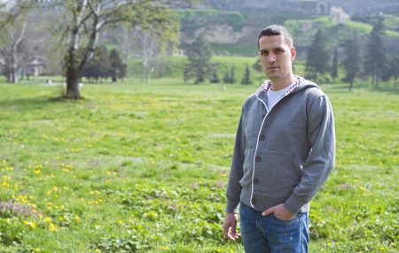 RAZVIJANJE UNUTRAŠNJEG ZNANJA Tai či je veština koja nas kroz lagano pokretanje tela, kao jedinstvene celine, vodi ka savršenoj ravnoteži i spoznaji unutrašnje alhemije ljudskog tela, kao i dubinskoj relaksaciji.