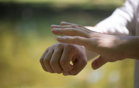 „Ljudi su skloni razmišljanju da je hodanje po vodi ili leb­denje u vazduhu – čudo. Ali, ja mislim da pravo čudo ne predstavljaju ni hodanje po vodi, ni lebdenje u [&hellip;]